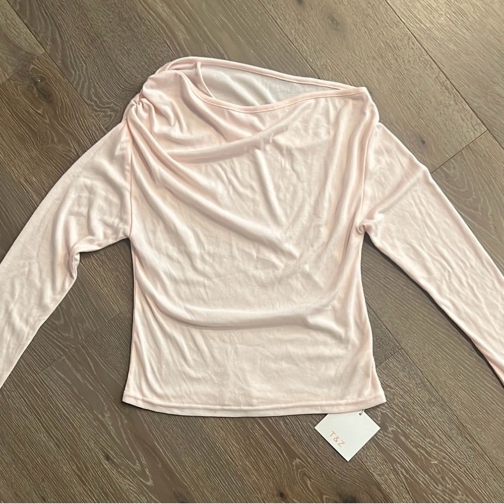 T&Z Studio light pink Longsleeve shirt. Size: S/M. NWT.